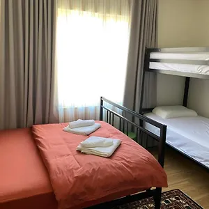 بيت شباب Vanilla Sky Boutique, تيرانا