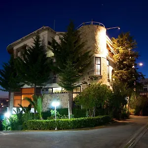 فندق بارون, تيرانا